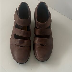 Naot Brown Distressed  Leather Women's Strappy Shoes Size 9 Boho Made in Israel